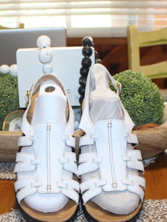 Clarks Shoes - NWOT Clarks Lexi Marigold Sandals 9 WIDE NICE!